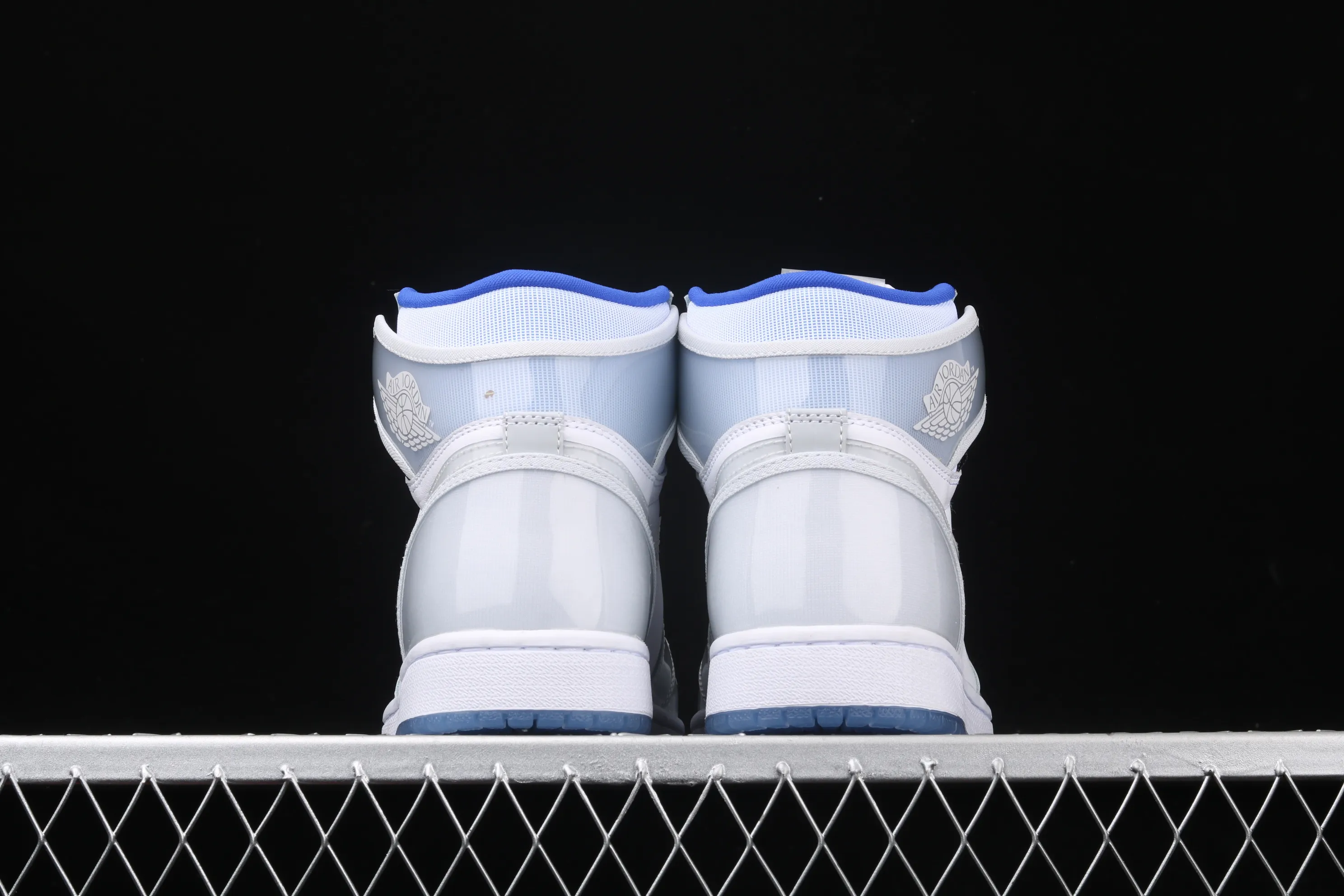 All categories Air Jordan Jordan series basketball shoes Air Jordan 1 High pure original version Air Jordan 1 High Zoom R2T AJ1 Joe 1 white gray blue patent leather gradient crystal bottom CK6637-104
